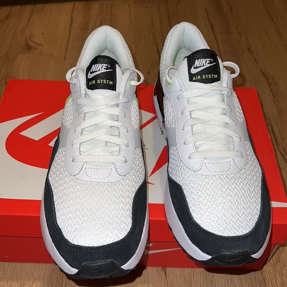 Nike Mens Air Max SYSTM size 8.5-12 White/Black/Volt NEW with Box - Picture 4 of 8